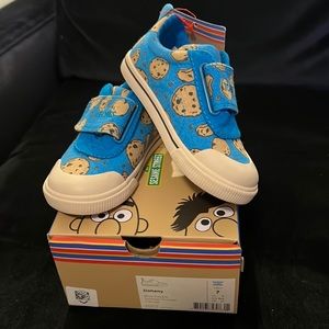 brand new blue cookie monster doheny Toms